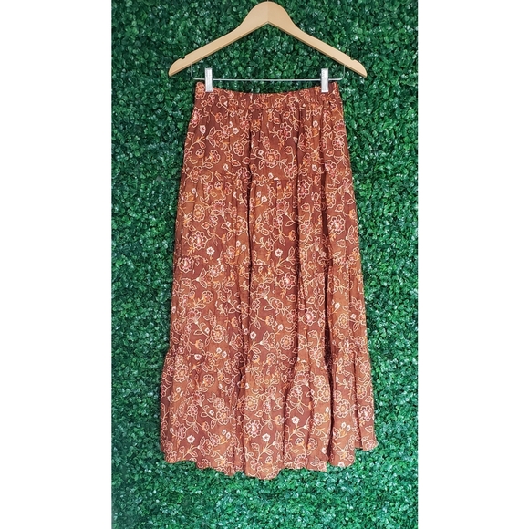 11. J.Crew Tiered pull-on maxi skirt in vintage vines - Picture 3 of 11